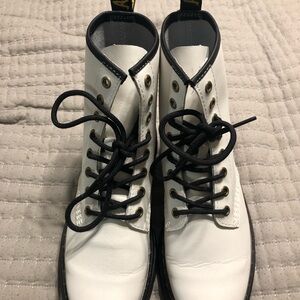 NWOT Dr Martens ZAVALA Air Wair Boots
